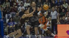 Partido de la primera vuelta en Sar entre el Obradoiro y el B�squet Coru�a.