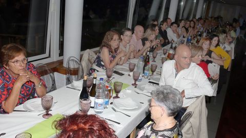 CENA BENEFICA ASOCIACION CONTRA EL CANCER DE PORTO DO SON EN EL CLUB NAUTICO DE PORTOSIN