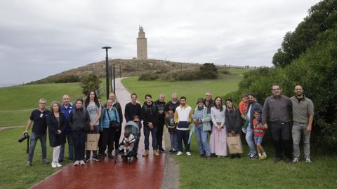 Participantes en el concurso de fotografa de Hbitat, este sbado en la pennsula de la Torre