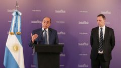 El nuevo jefe de Gabinete, Guillermo Francos, habla durante una rueda de prensa en la Casa Rosada.