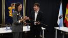 Lus Prez Barral cede el bastn de mando a Mara Sampedro.