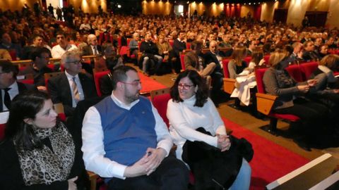 Adriana Lastra y Adri�n Barb�n, en el homenaje a Tini Areces en el teatro de La Laboral