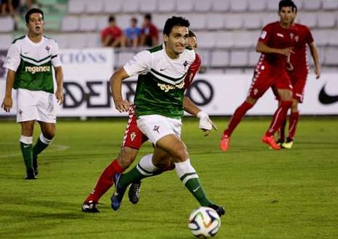 Churre finaliz� la falta que aprovech� el Racing en el campo del Atl�tico Astorga. 