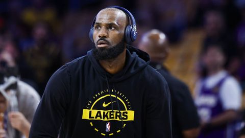 LeBron James, durante un calentamiento la pasada temporada.