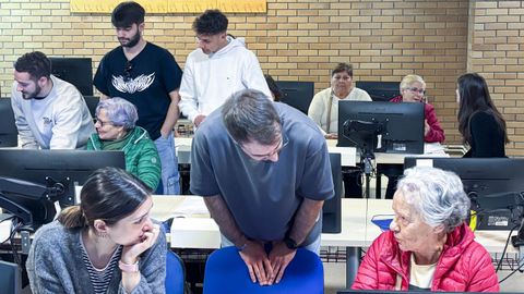 Los alumnos analizan las aportaciones de los mayores