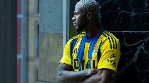 Segunda equipaci�n del Real Oviedo 25/26