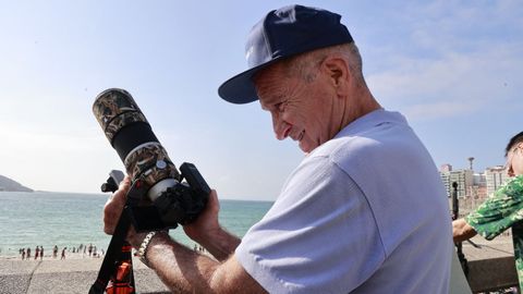 Ambiente previo al eclipse en el paseo mar�timo de A Coru�a