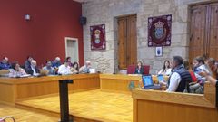 Imagen de archivo de un pleno municipal en Ponteareas
