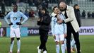 Claudio Giráldez consuela a Bryan Zaragoza tras la derrota de Celta ante el Ludogorets en presencia de Ilaix Moriba y Damián Rodríguez.