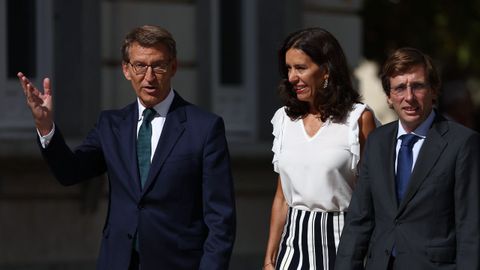 El l�der del PP, Alberto N��ez Feijoo; la consejera de Presidencia de la Comunidad de Madrid, Eugenia Carballedo, y el alcalde de Madrid, Jos� Luis Mart�nez-Almeida, a su llegada a la apertura del A�o Judicial 2022-2023.