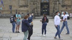 Turistas en el Obradoiro a finales de junio