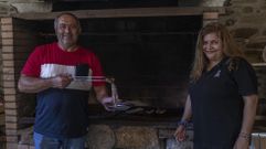 Manuel Rodr�guez y Sandra Tovar llevan el chiringuito de la playa fluvial de Castro Caldelas