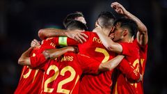 Los jugadores de Espa�a celebrando un gol