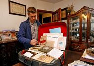 Manuel San Luis es el que cuida el legado de su bisabuelo.