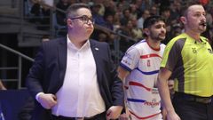 Epi aprieta los pu�os y los mofletes en un momento del partido