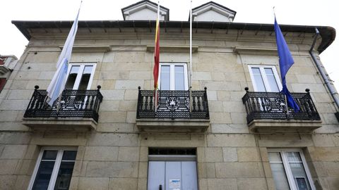 El alcalde se reuni con los trabajadores del matedero en el Concello de Sarria