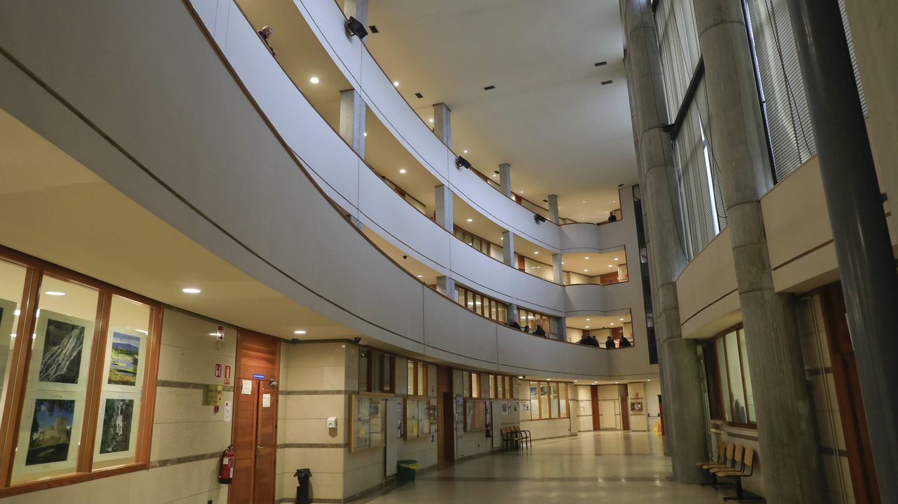 El Parlamento de Galicia rechaza la comarcalización de las secciones de violencia sobre la mujer en Santiago y Ourense