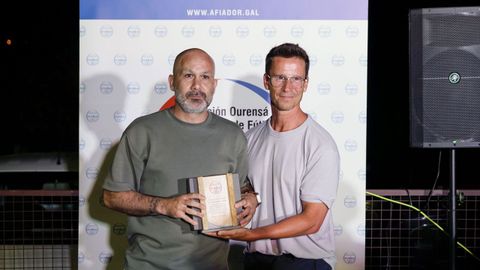 Todas las imágenes de la fiesta de fin de curso de Afiador.Roberto Abad entregó el obsequio para Rubén Salgado Carballo por el ascenso del Estrela Futsal