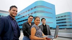Los cuatro comisionados de Honduras, delante del Hospital �lvaro Cunqueiro de Vigo