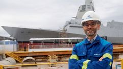 Rafael Seijo, director del programa de las fragatas F-110, delante de la primera unidad, lista para su botadura