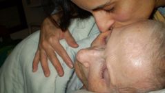 Sandra Fern�ndez e a s�a t�a avoa Mucha