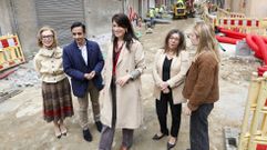 La conselleira, Mar�a Mart�nez Allegue, y el alcalde, Jos� Manuel Rey, con otras responsables auton�micas y municipales en la visita a las obras de la calle Rubalcava.