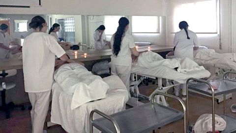 Alumnas de un ciclo de estética en el IES Frei Martín Sarmiento de Pontevedra