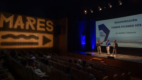 Apertura del festival Mares da Fin do Mundo con la proyecci�n de un filme de�Adri�n Canoura