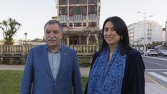 Garc�a Seoane, presidente de Alternativa dos Veci�os, con Mar�a Nogareda, cuando fue presentada como candidata a la alcald�a de Sada.