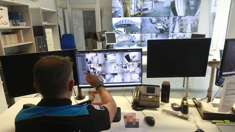 Sala de pantallas de la Polic�a Local, donde se proyectan las im�genes de las c�maras de videovigilancia.