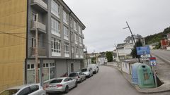 El edificio, situado en el centro urbano de O Vicedo, estaba construido al 80% cuando fue paralizado en el 2009