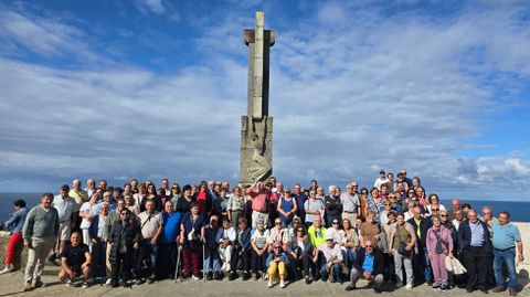 Un centenar de personas participaron en el viaje a Cantabria desde Dumbr�a