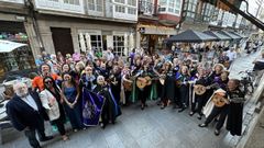 La rondalla S� Elas puso la m�sica en las calles del centro. 