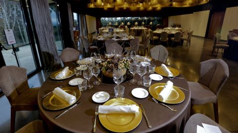 Imagen de archivo de una mesa dispuesta para una cena navide�a.
