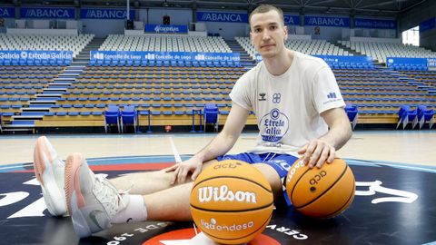 Aranitovic, este martes sobre el parqu� del Pazo a la conclusi�n del primer entrenamiento de la semana.