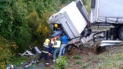 El conductor fue excarcelado por los bomberos