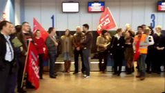 Concentraci�n de trabajadores de Spanair en Alvedro