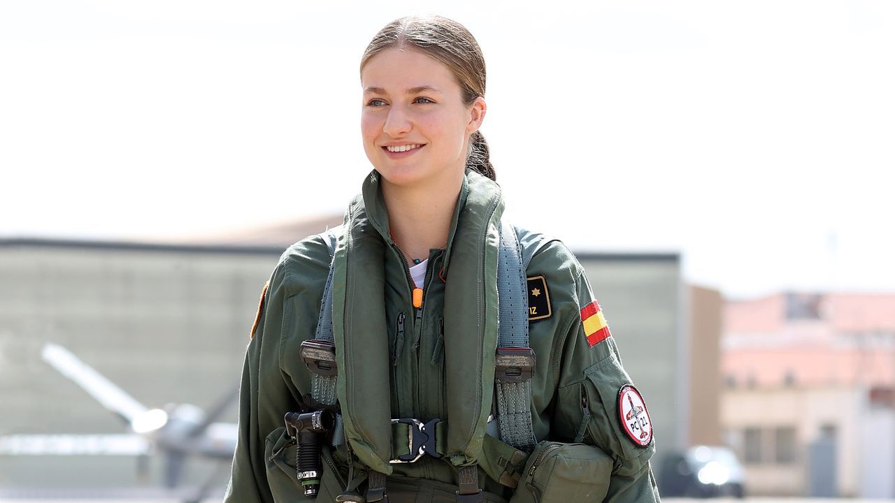 La Casa Real distribuye imágenes de la formación de la princesa Leonor en un avión F-5