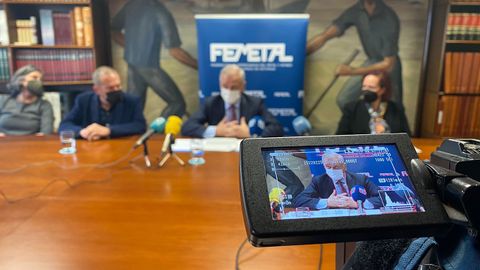 Guillermo Ulacia, presidente de Femetal, en rueda de prensa en la sede la patronal del metal asturiano, en Gij�n