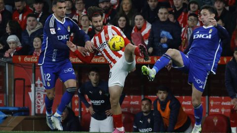 Derbi asturiano entre el Real Sporting de Gijon y el Real Oviedo en El Molin�n