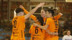 Las jugadoras del Burela FSF celebran un gol en el partido contra el Poio
