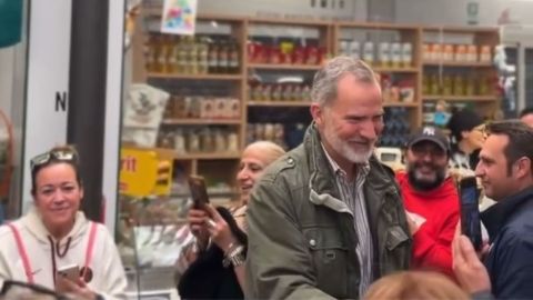 El rey, en su visita privada a Catarroja