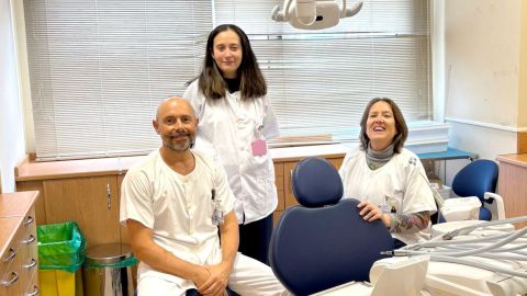 El Equipo De Salud Bucodental Del Centro De Salud Naranco (Oviedo): El Odont�logo, Hugo Garc�a Fern�ndez; La Higienista Mar�a Del Carmen Del R�o Gonz�lez Y La T�cnico En Cuidados Auxiliares De Enfermer�a, Andrea L�pez Fern�ndez