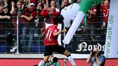 Joselu celebra su gol al Schalke