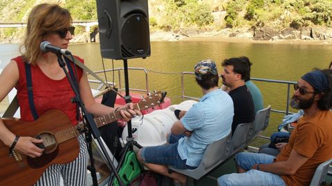 Imagen de archivo de un concierto en un catamarán.