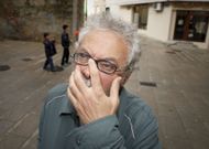 O narrador, cun dos seus xestos m�is caracter�sticos, no Rueiro de Santa Ux�a. 