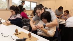 Los usuarios de Aspaber, ayer, puestos manos a la obra.