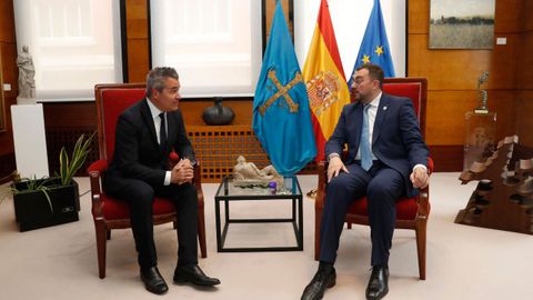 El presidente del Principado de Asturias, Adri�n Barb�n, ha recibido al consejero delegado de Indra, Josep Mar�a Recasens.