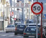 Se�al de 50 en la avenida de Castelao, muy transitada. 