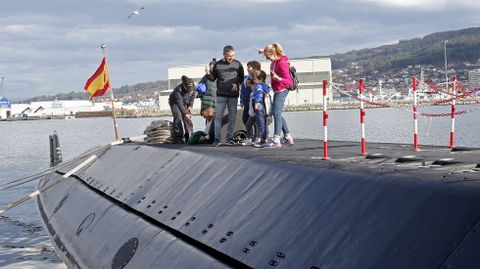 VISITAS AL SUBMARINO TRAMONTANA, ATRACADO EN LA ESCUELA NAVAL DE MAR�N